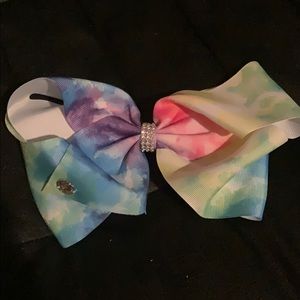 Large bow